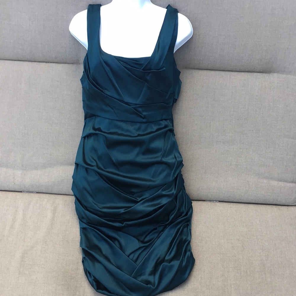 ELIE TAHARI Satin/Silk Curve Hugging Party Dress